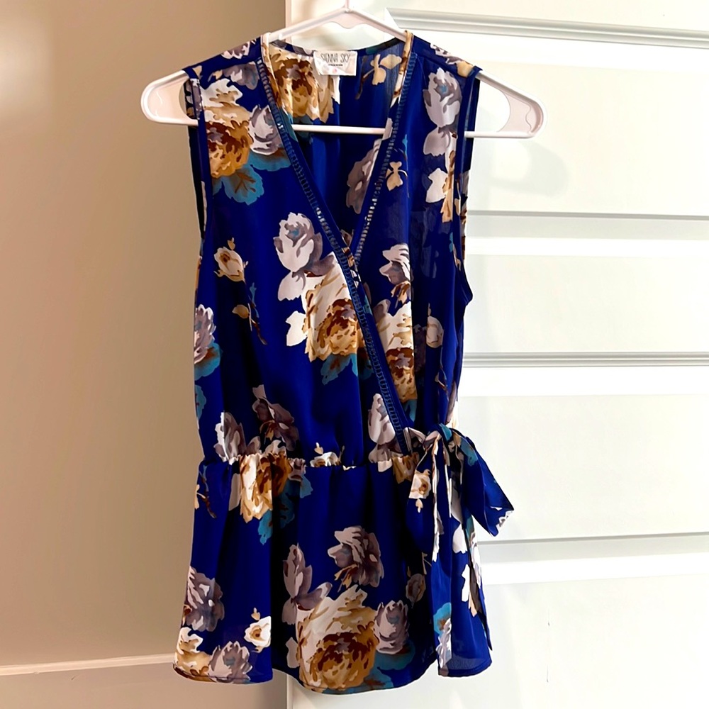 Floral Top- Size Small